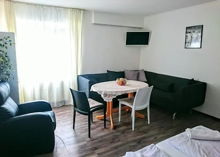 Hotel Dein *